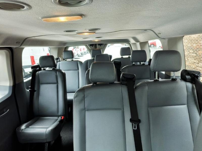 Ford Transit 150 Wagon Low Roof XL 60/40 Pass. 130-in. WB 2017