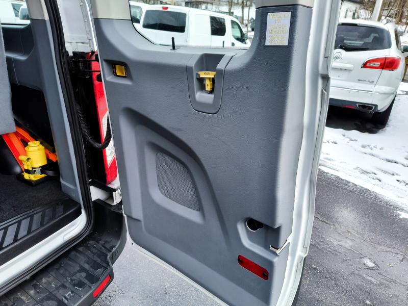 Ford Transit 150 Wagon Low Roof XL 60/40 Pass. 130-in. WB 2017