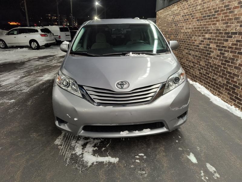 2017 Toyota Sienna LE