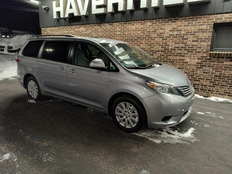 Toyota Sienna LE 7-Passenger AWD 2017