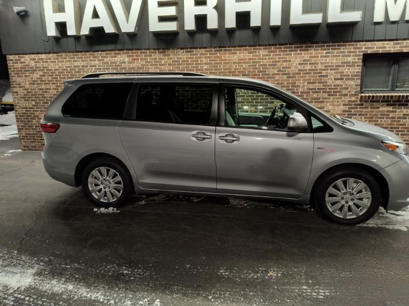 Toyota Sienna LE 7-Passenger AWD 2017