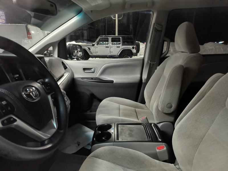 Toyota Sienna LE 7-Passenger AWD 2017