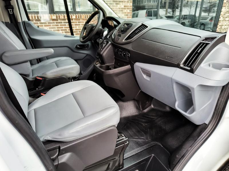 Ford Transit 150 Wagon Low Roof XL 60/40 Pass. 130-in. WB 2017