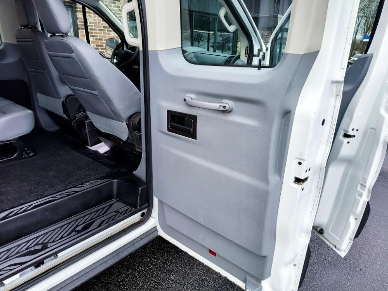 Ford Transit 150 Wagon Low Roof XL 60/40 Pass. 130-in. WB 2017