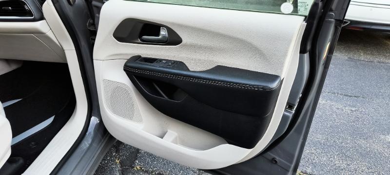 Chrysler Pacifica Hybrid Touring L 2021