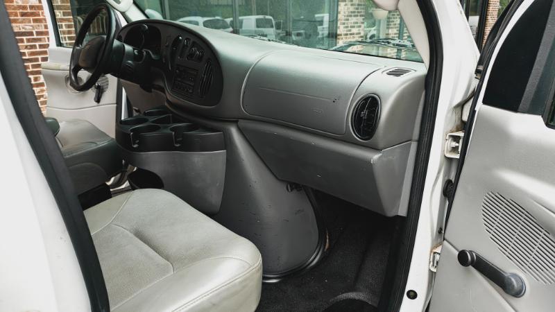 Ford Econoline E-250 2008