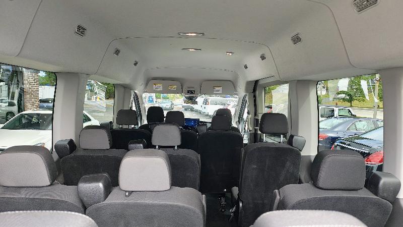 Ford Transit 350 Wagon Med. Roof XLT w/Sliding Pass. 148-in. WB 2025
