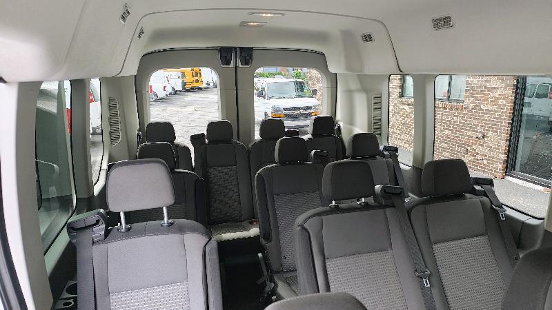 Ford Transit 350 Wagon Med. Roof XLT w/Sliding Pass. 148-in. WB 2025