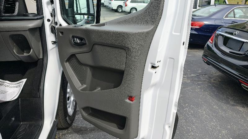 Ford Transit 350 Wagon Med. Roof XLT w/Sliding Pass. 148-in. WB 2025