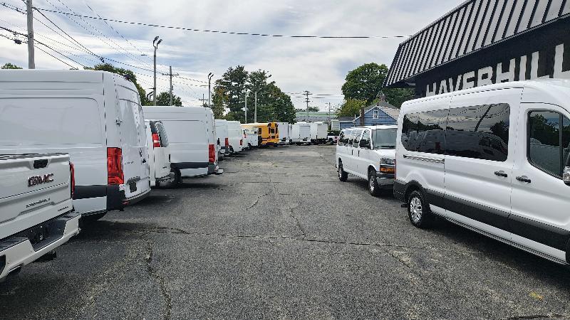 Ford Transit 350 Wagon Med. Roof XLT w/Sliding Pass. 148-in. WB 2025