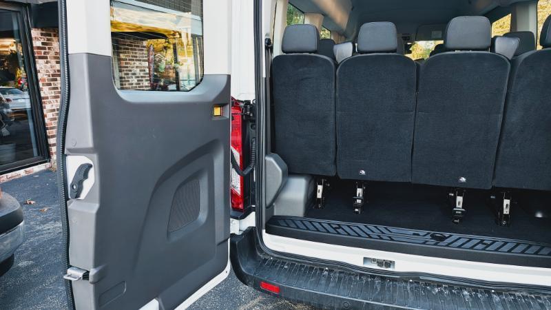 Ford Transit 350 Wagon Med. Roof XL w/Sliding Pass. 148-in. WB 2023