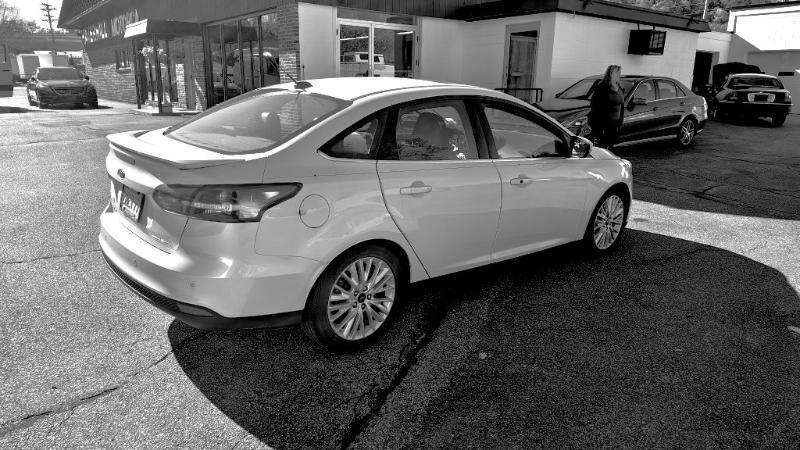 Ford Focus Titanium Sedan 2018