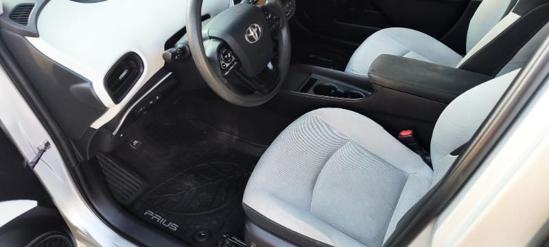 Toyota Prius XLE AWD-e 2019
