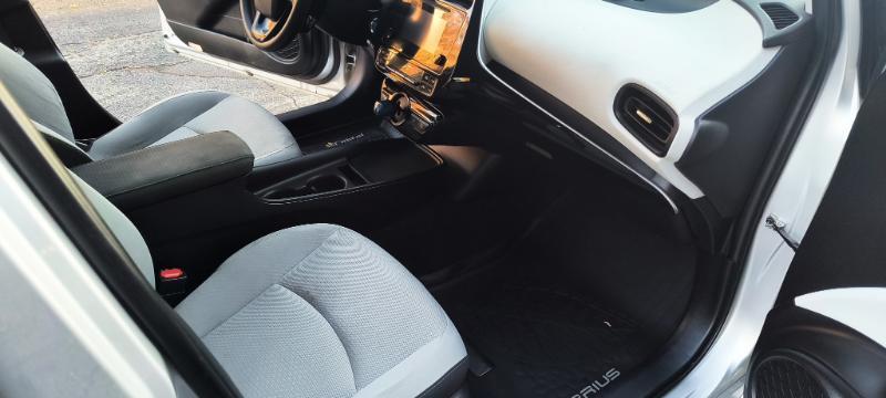 Toyota Prius XLE AWD-e 2019