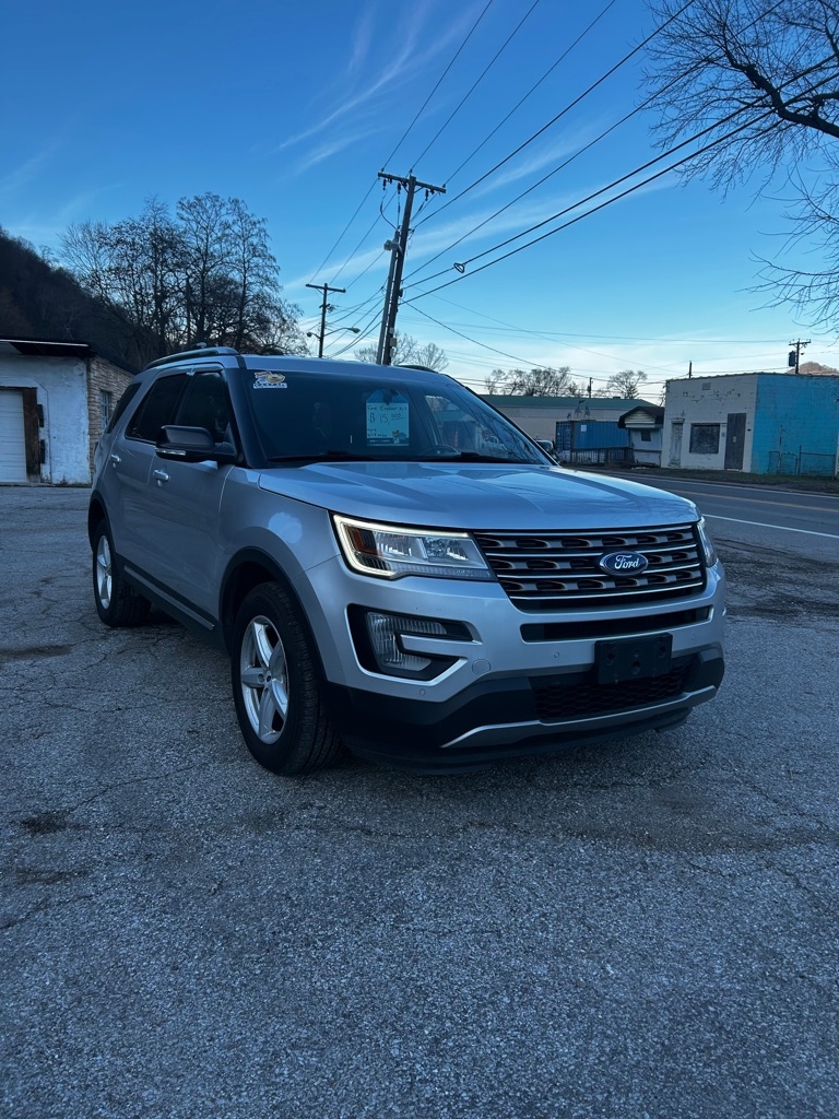 2017 Ford Explorer XLT's photo