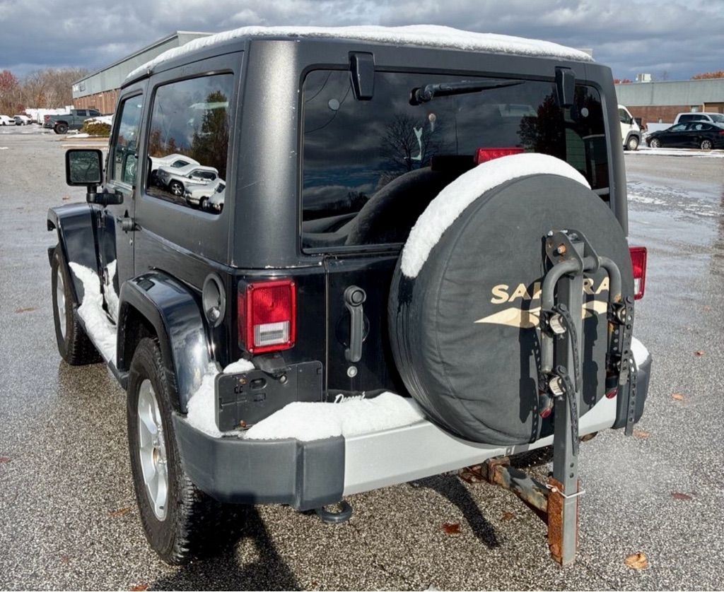 Jeep Wrangler 4WD 2dr Sahara 2013
