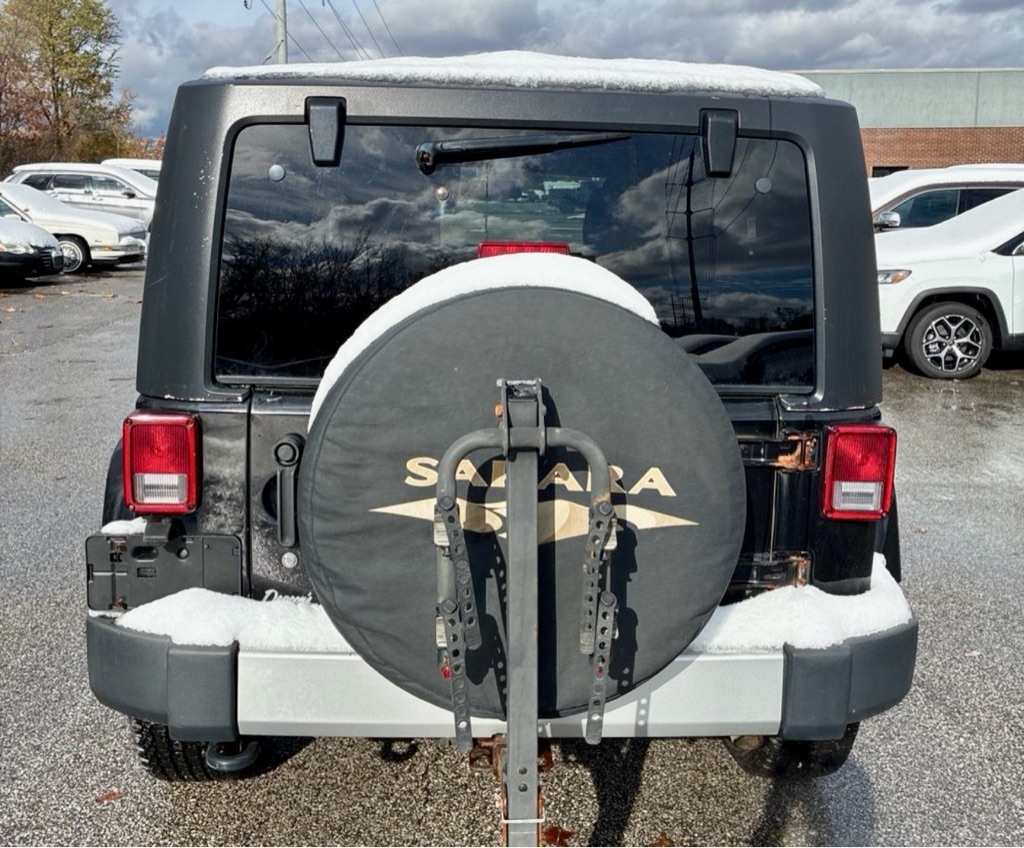 Jeep Wrangler 4WD 2dr Sahara 2013