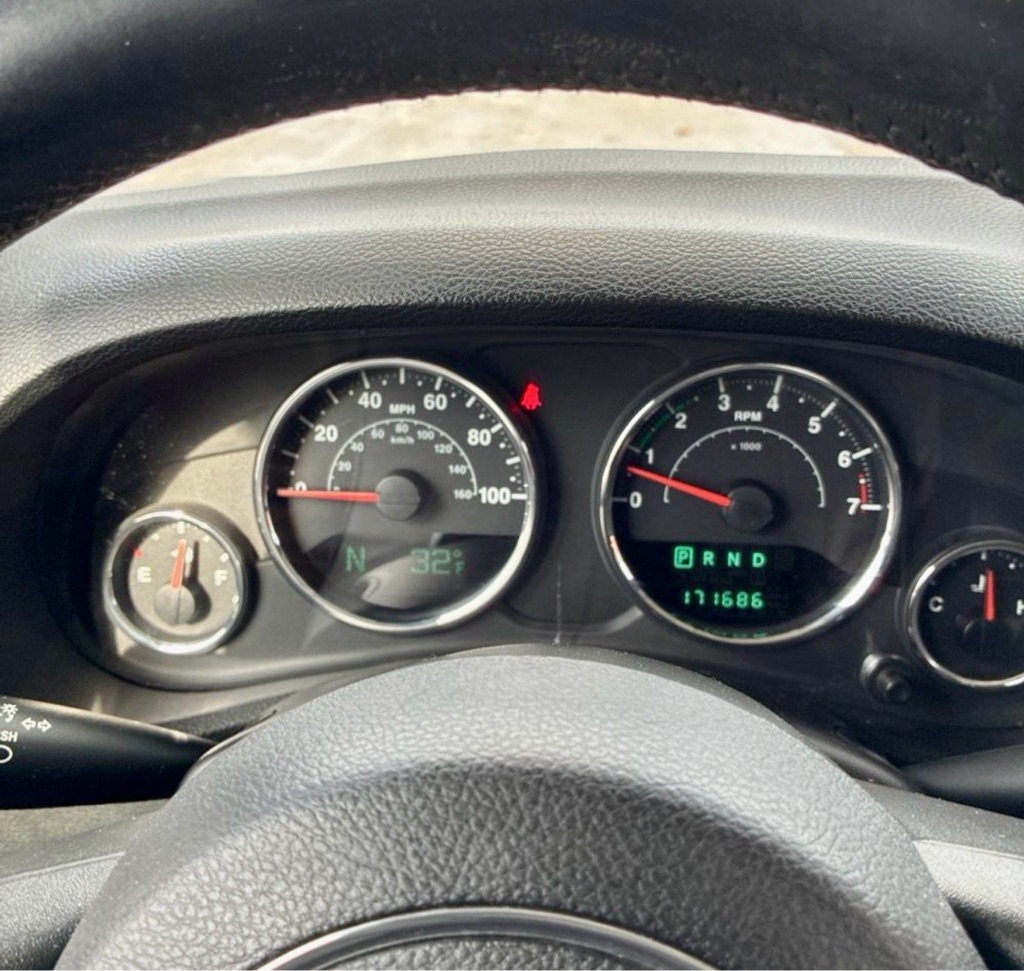 Jeep Wrangler 4WD 2dr Sahara 2013