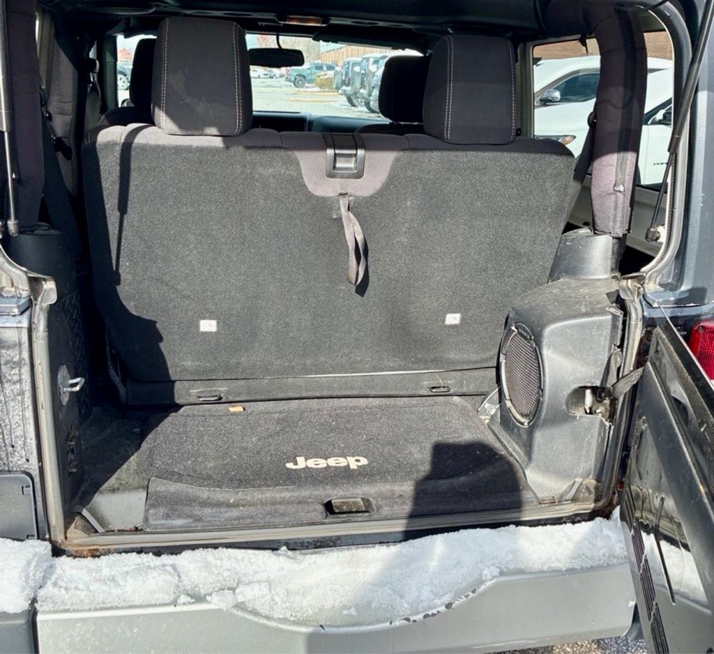 Jeep Wrangler 4WD 2dr Sahara 2013