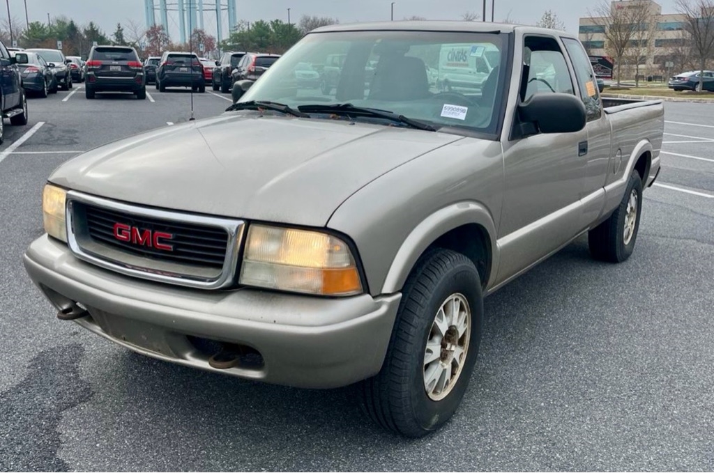 2003 GMC Sonoma SL's photo
