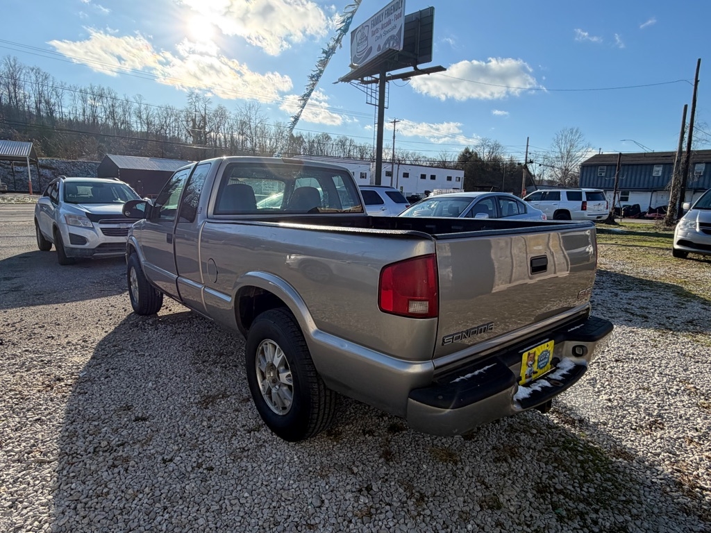 GMC Sonoma Ext Cab 123" WB 4WD SLS 2003