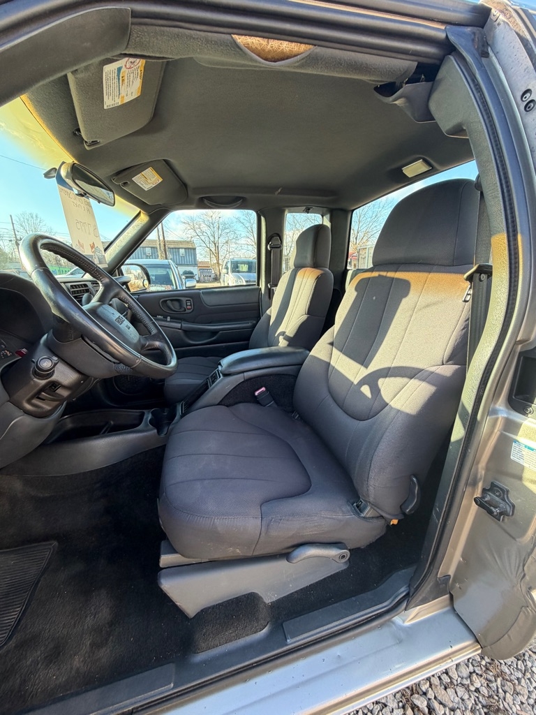 GMC Sonoma Ext Cab 123" WB 4WD SLS 2003