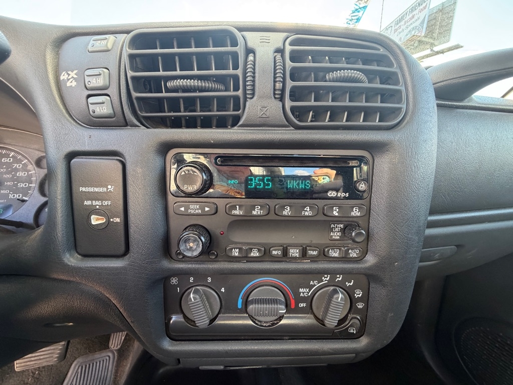 GMC Sonoma Ext Cab 123" WB 4WD SLS 2003