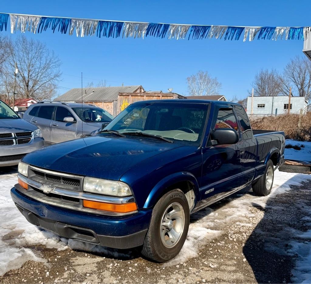 Chevrolet S-10 Ext Cab 123" WB LS 2002