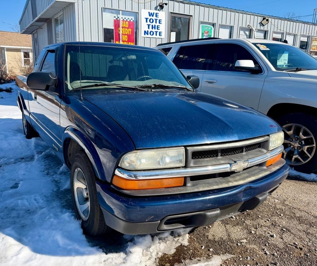 Chevrolet S-10 Ext Cab 123" WB LS 2002