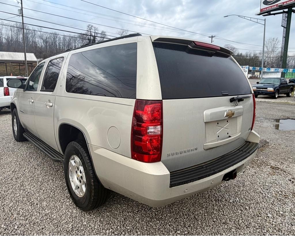 Chevrolet Suburban 4WD 4dr 1500 LT 2010