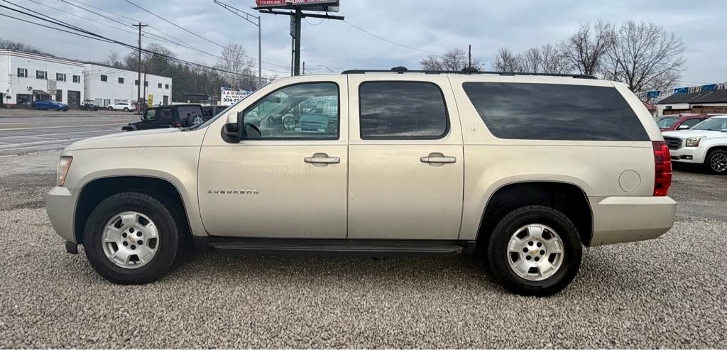 Chevrolet Suburban 4WD 4dr 1500 LT 2010