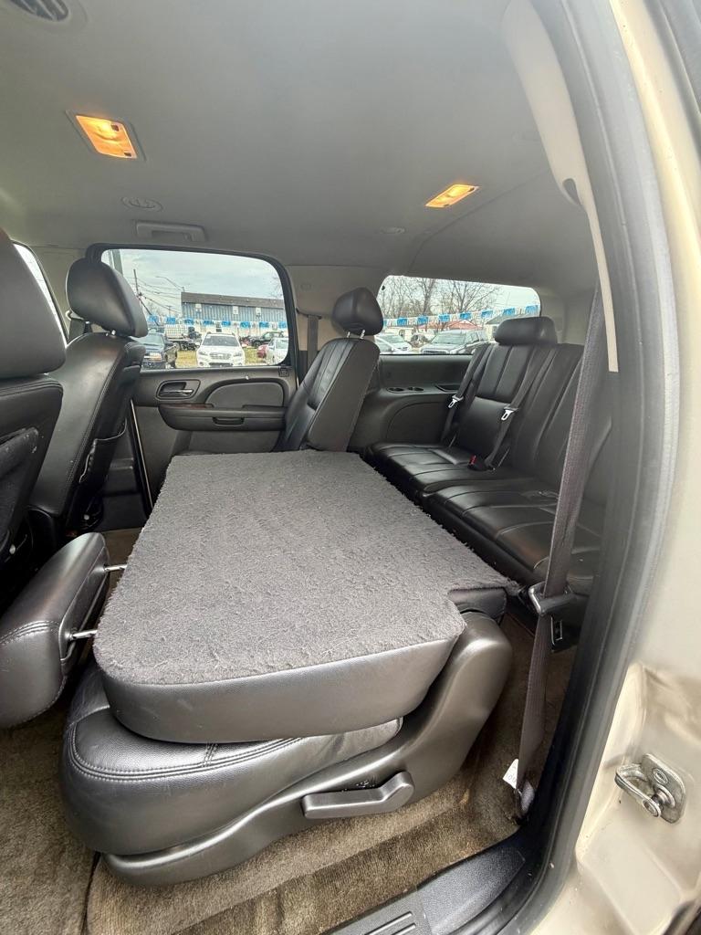 Chevrolet Suburban 4WD 4dr 1500 LT 2010