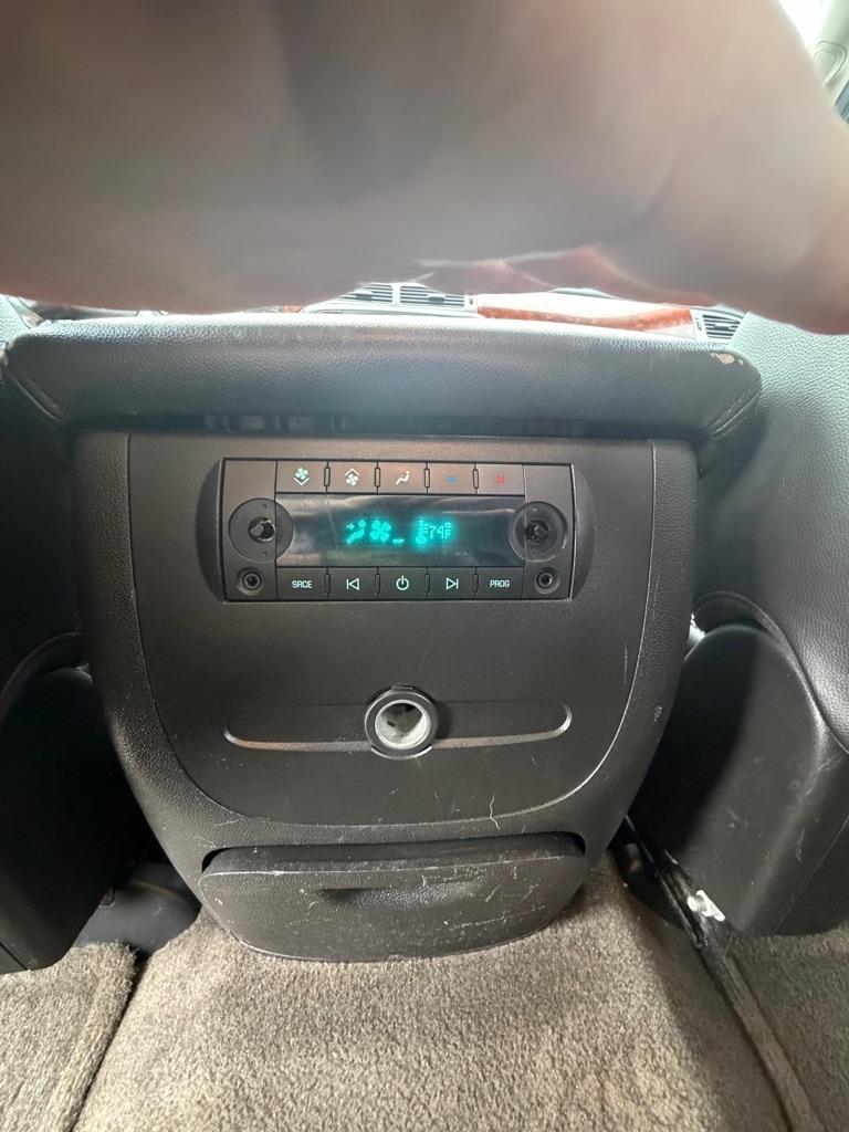 Chevrolet Suburban 4WD 4dr 1500 LT 2010