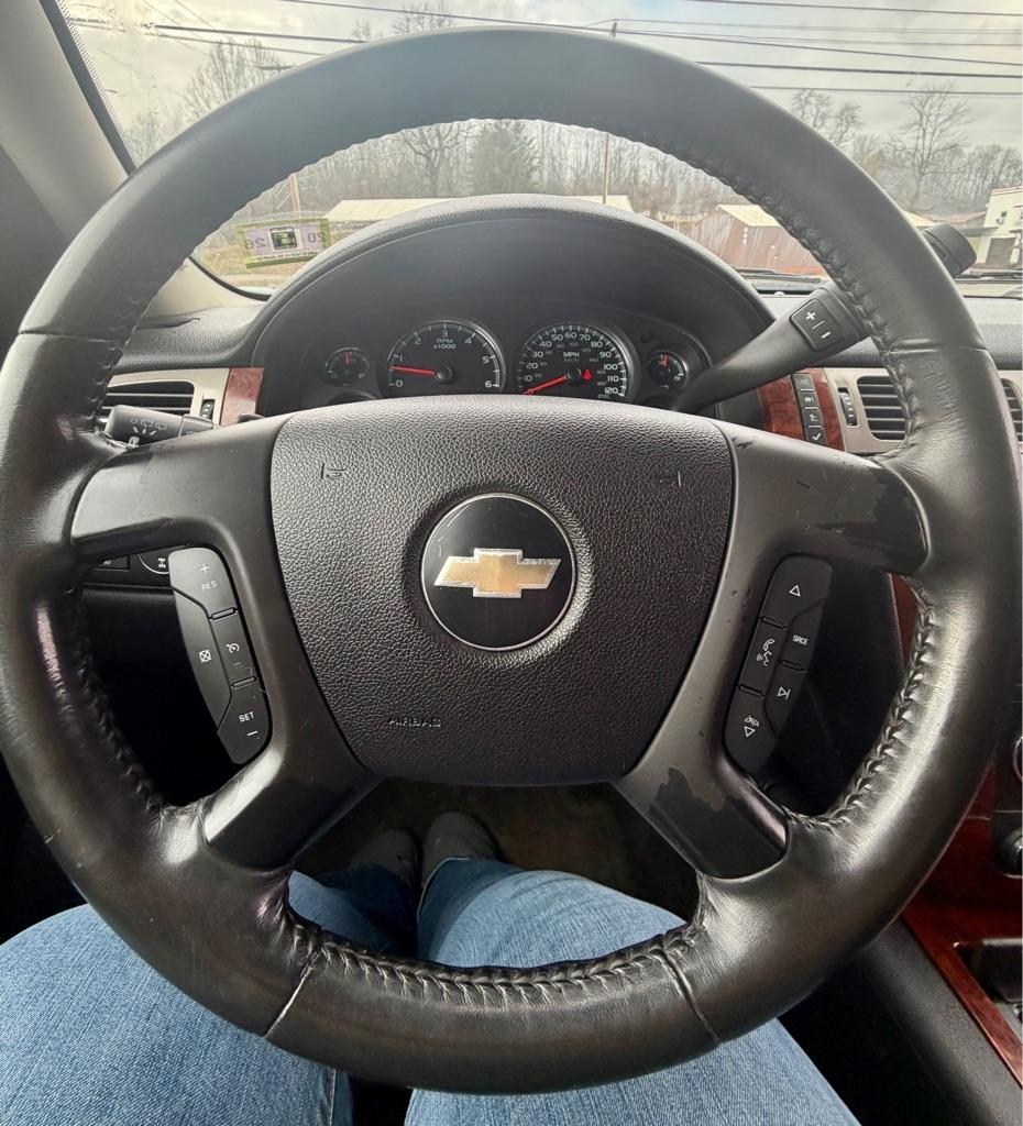 Chevrolet Suburban 4WD 4dr 1500 LT 2010