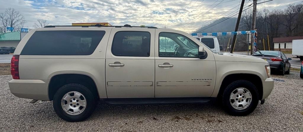 Chevrolet Suburban 4WD 4dr 1500 LT 2010