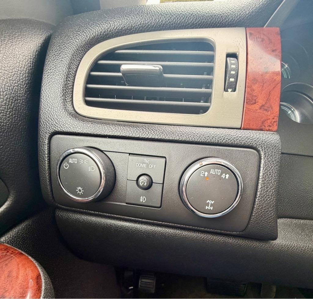 Chevrolet Suburban 4WD 4dr 1500 LT 2010