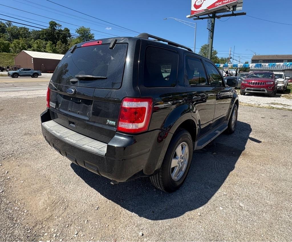 Ford Escape FWD 4dr XLT 2011