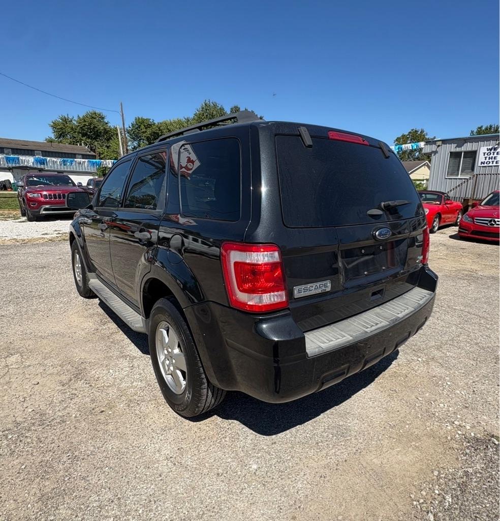 Ford Escape FWD 4dr XLT 2011