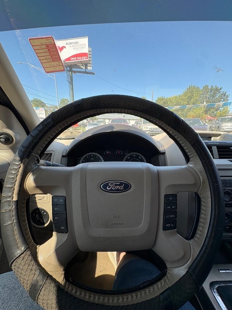Ford Escape FWD 4dr XLT 2011
