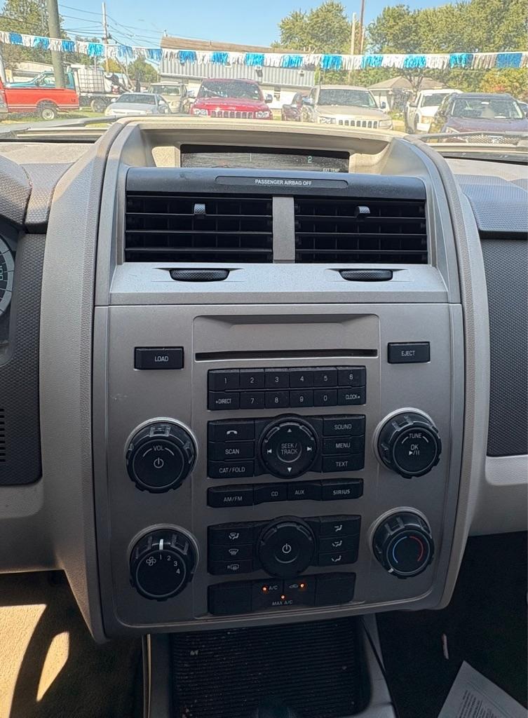 Ford Escape FWD 4dr XLT 2011