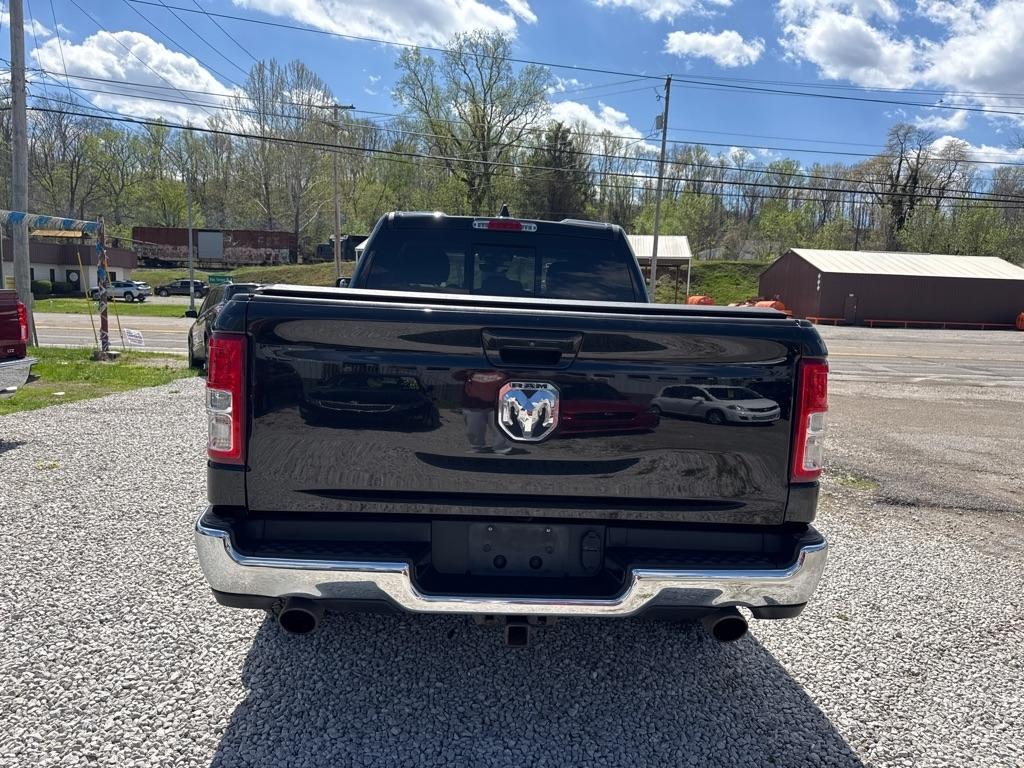 RAM 1500 Big Horn 4x4 Quad Cab 6'4" Box 2022