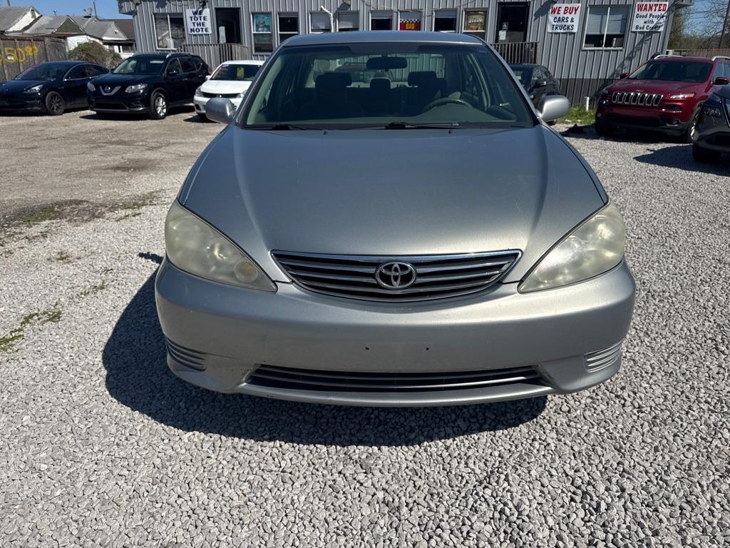 Toyota Camry 4dr Sdn XLE Auto (Natl) 2005