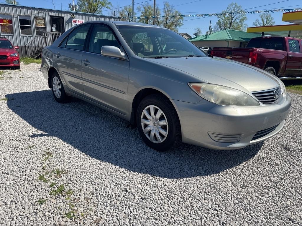 Toyota Camry 4dr Sdn XLE Auto (Natl) 2005