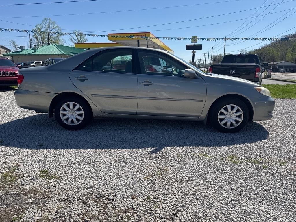 Toyota Camry 4dr Sdn XLE Auto (Natl) 2005