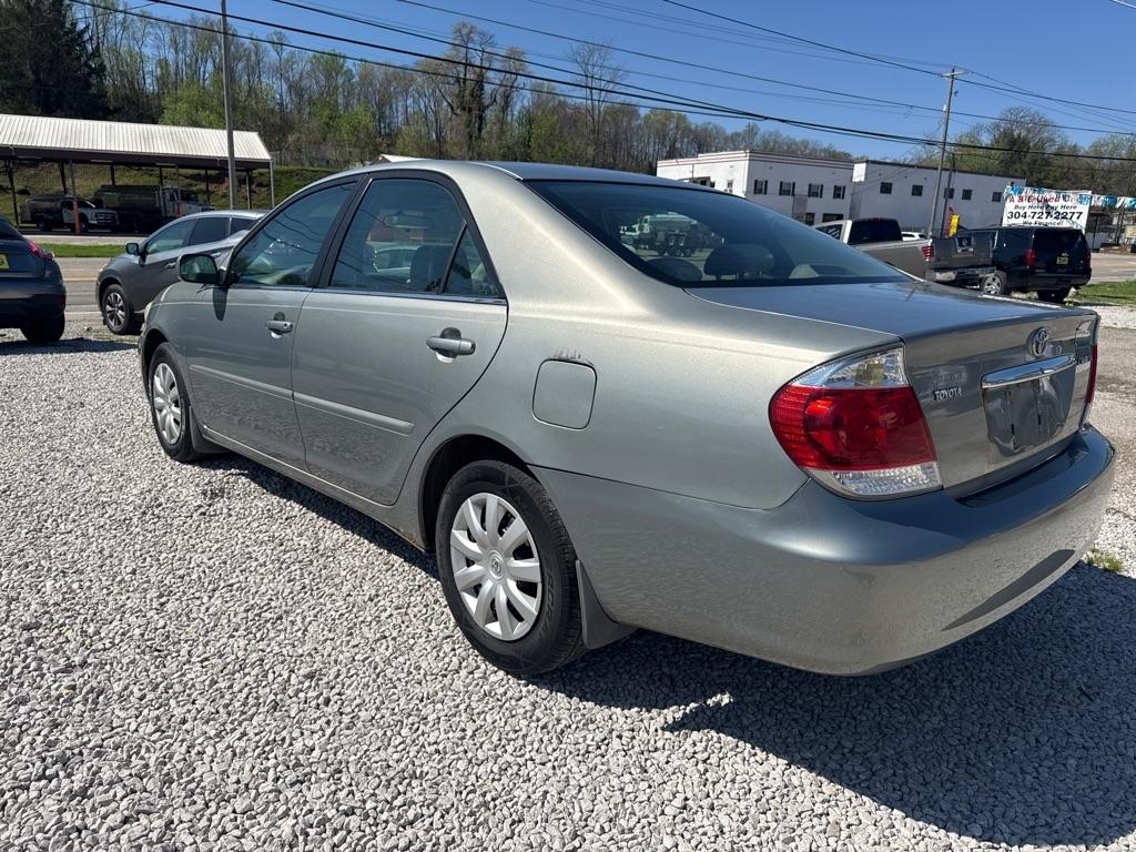Toyota Camry 4dr Sdn XLE Auto (Natl) 2005