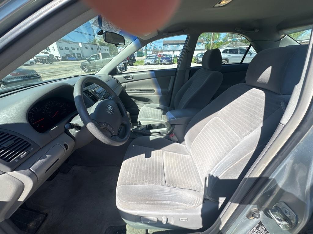 Toyota Camry 4dr Sdn XLE Auto (Natl) 2005