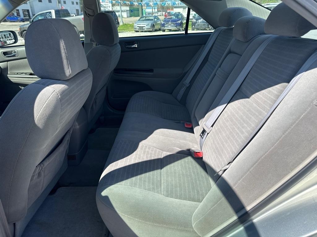 Toyota Camry 4dr Sdn XLE Auto (Natl) 2005