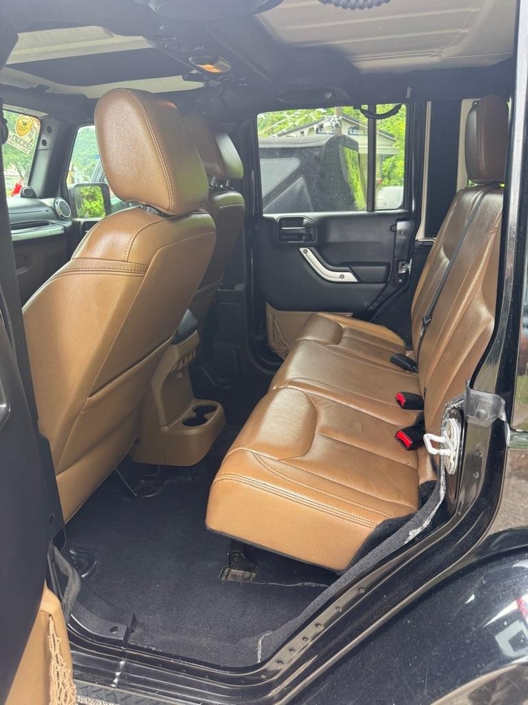 Jeep Wrangler Unlimited 4WD 4dr Sahara 2013