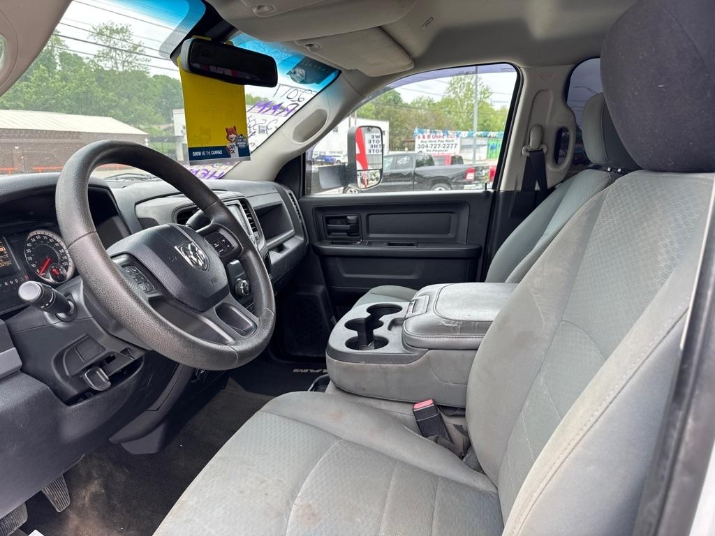 RAM 2500 Tradesman 4x4 Crew Cab 8' Box 2017