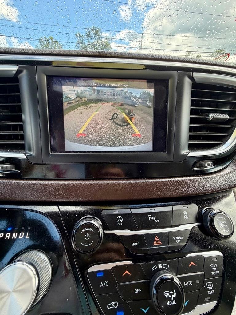 Chrysler Pacifica Touring L FWD 2020